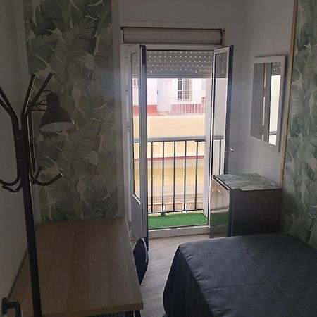 Cervantes Rooms Cadiz Bagian luar foto