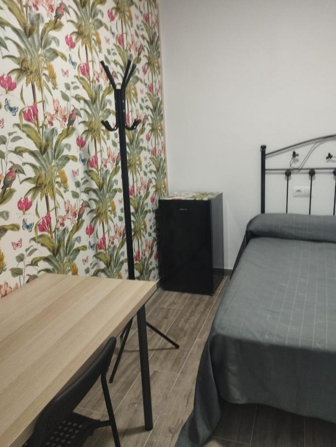 Cervantes Rooms Cadiz Bagian luar foto