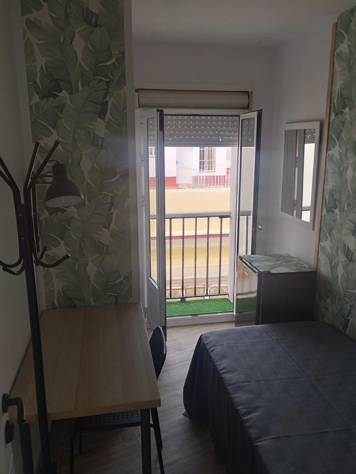 Cervantes Rooms Cadiz Bagian luar foto