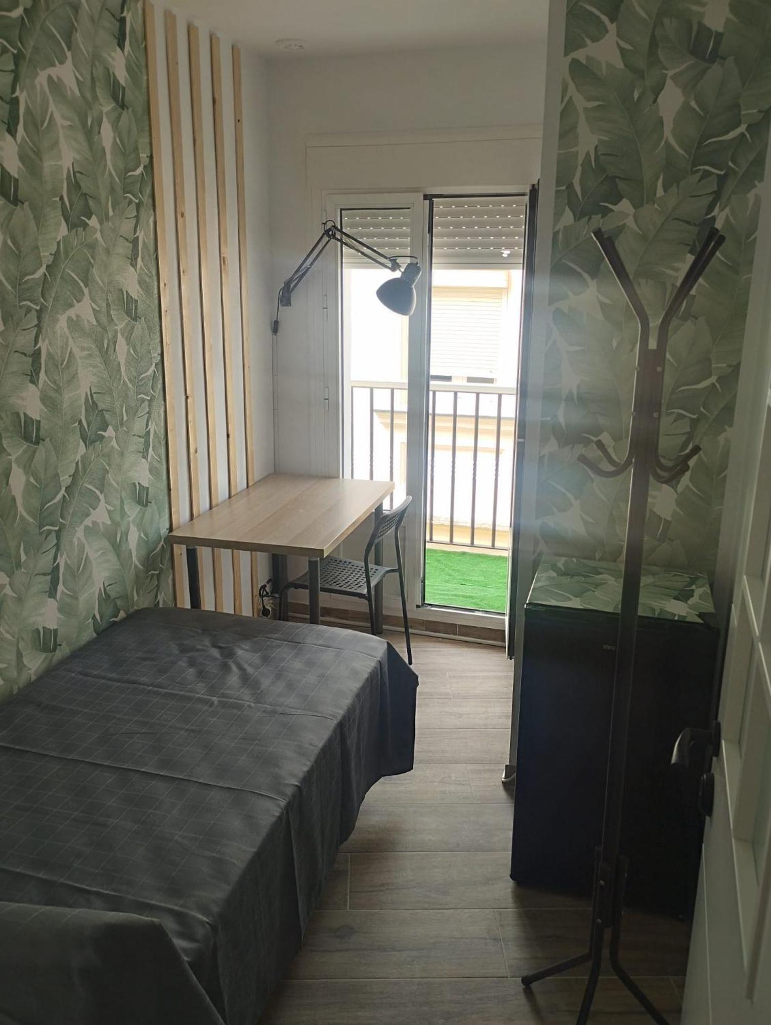Cervantes Rooms Cadiz Bagian luar foto