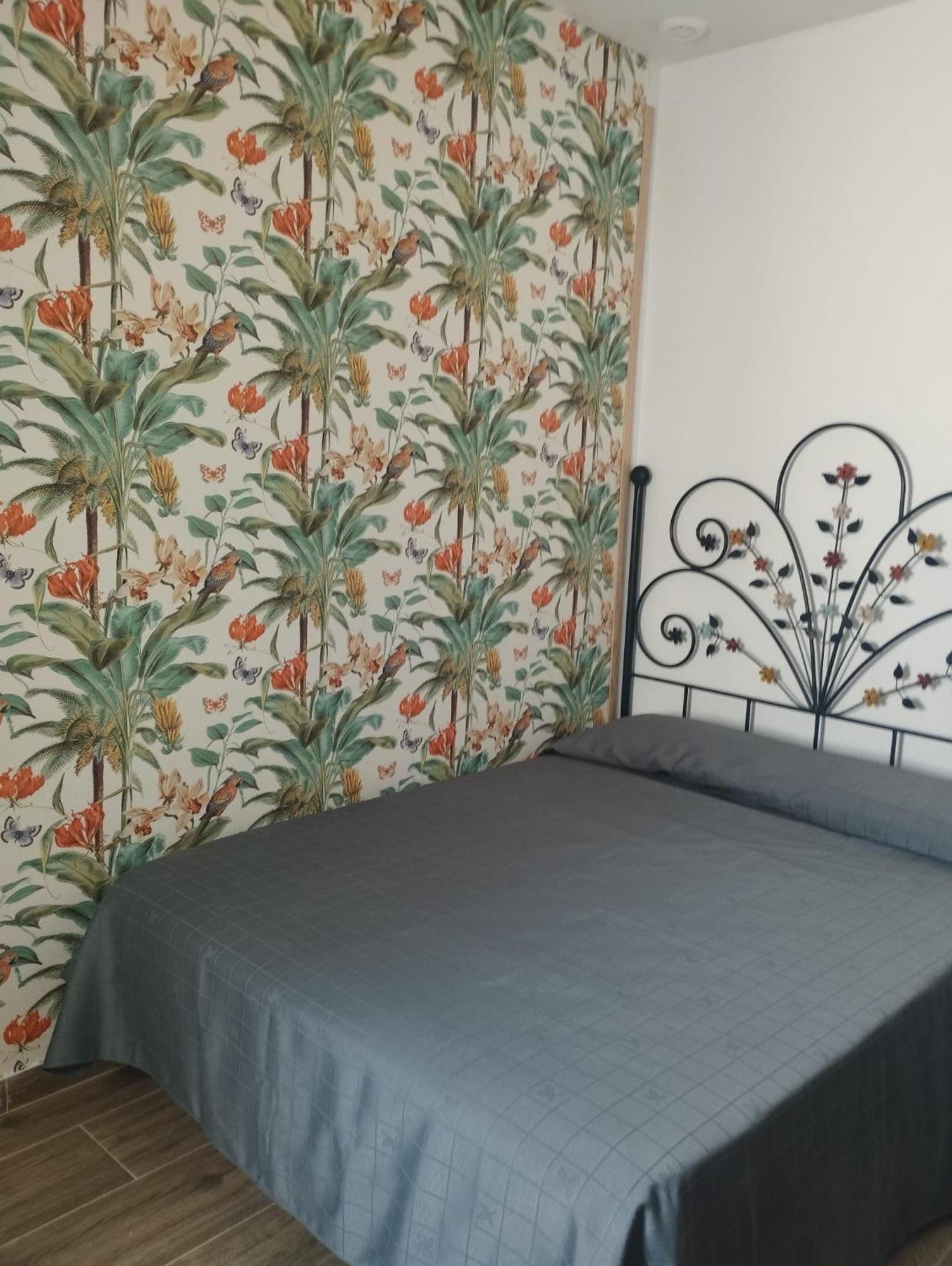 Cervantes Rooms Cadiz Bagian luar foto