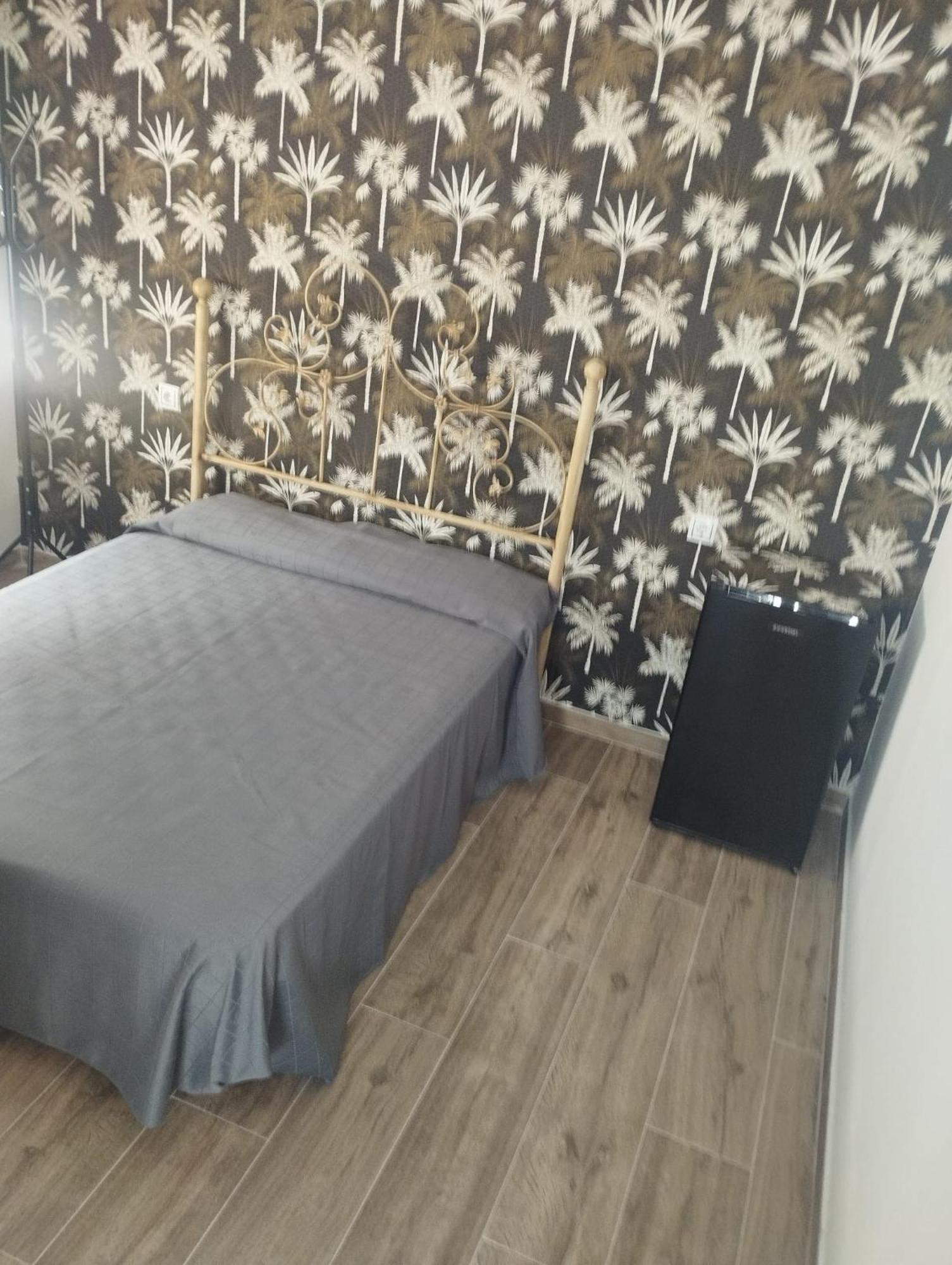 Cervantes Rooms Cadiz Bagian luar foto